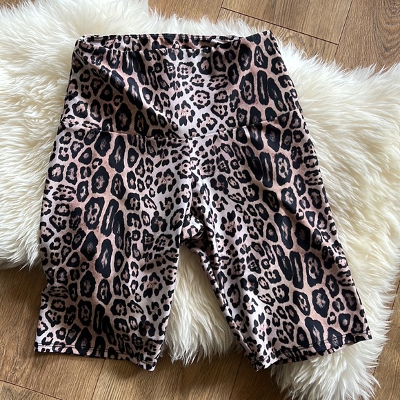 Onzie leopard bike shorts - Picture 10 of 13